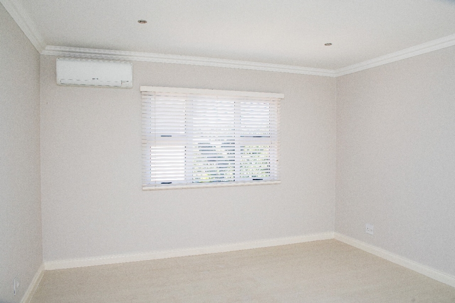 5 Bedroom Property for Sale in Beacon Bay Eastern Cape